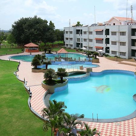 Eagleton - The Golf Resort Bidadi ภายนอก รูปภาพ